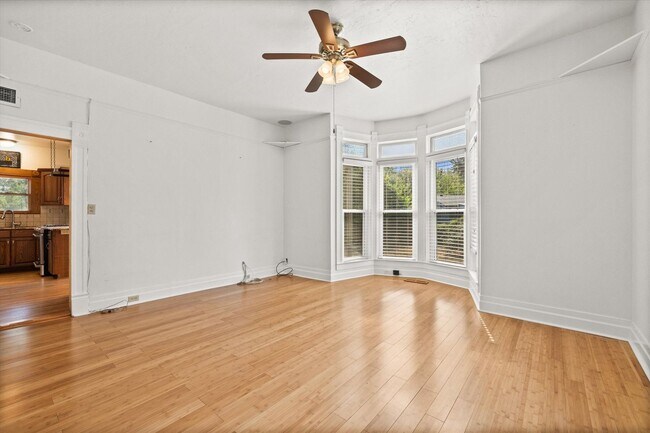 Building Photo - 4 Bed, 4 Bath on .62/acre! Close to BSU!