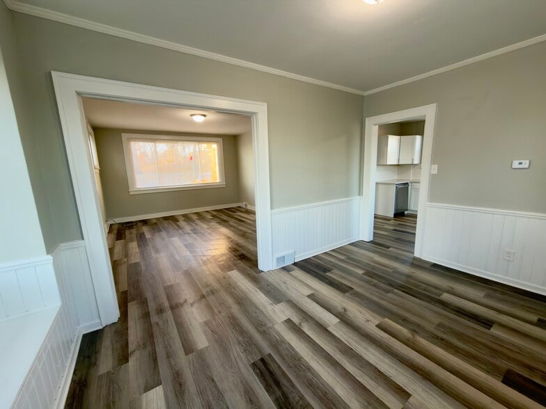 Building Photo - 413 Sinton Ave