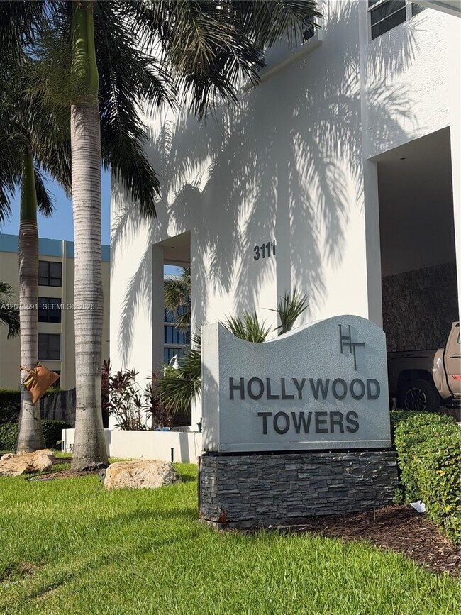 Building Photo - 3111 N Ocean Dr