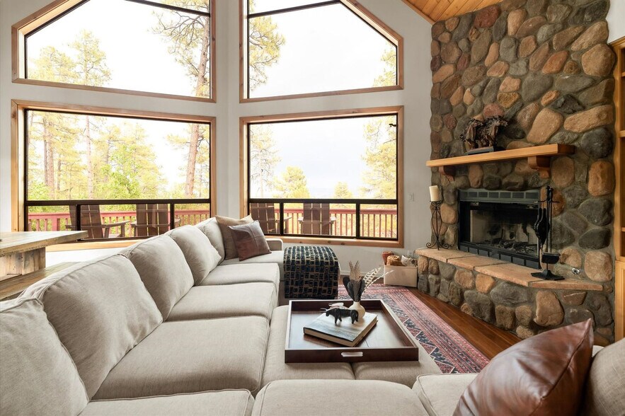 Building Photo - 2373 W Mountain Laurel Rd