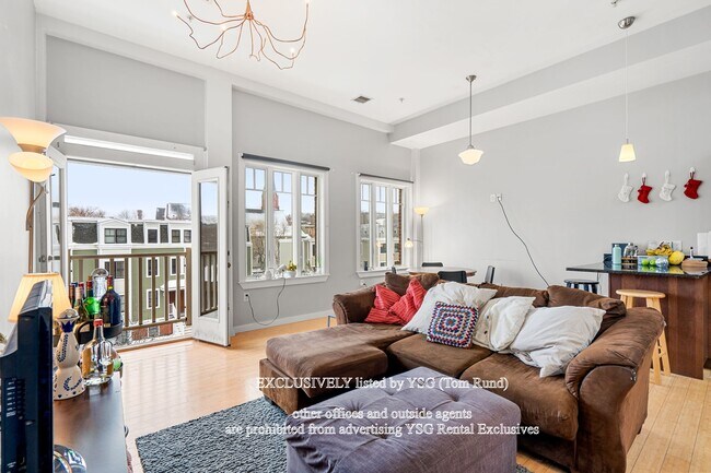 Building Photo - 1431 Tremont St