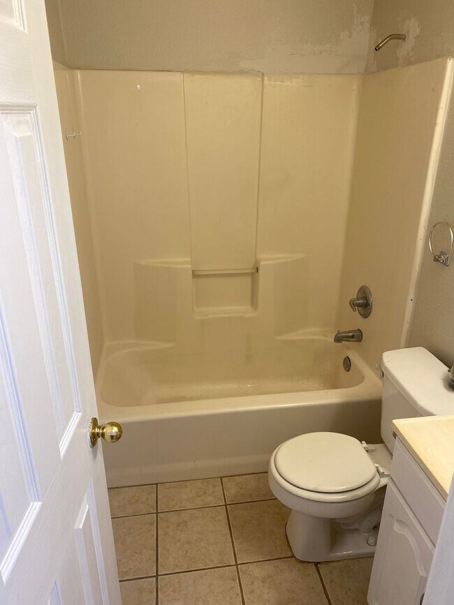 Building Photo - 617 Conway Dr