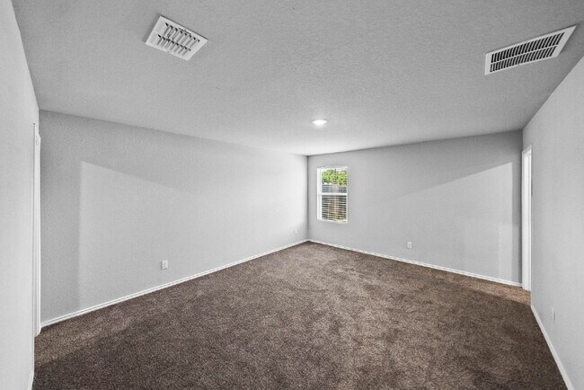 Building Photo - Welcome to Your New Home! Enjoy Free Rent!...