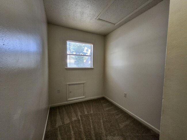 Building Photo - 151 Scottwood Dr SE