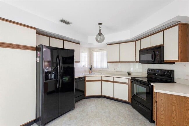 Building Photo - 1530 Larks Nest Ct