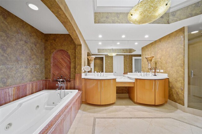 Building Photo - 17875 Collins Ave