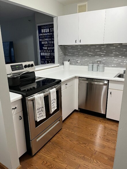 Building Photo - 3660 N Lake Shore Dr