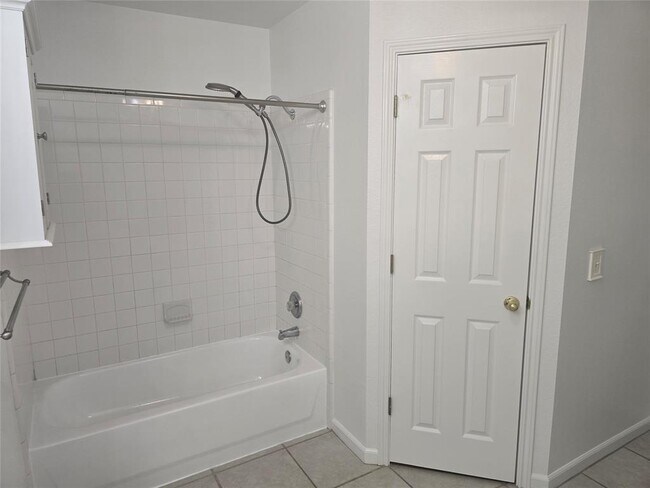 Building Photo - 103 Hummingbird Ct