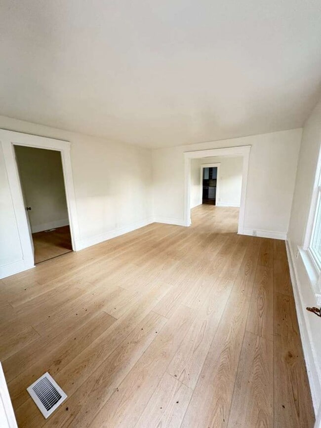 Building Photo - Charming Cleveland Home in Prime West Side Location