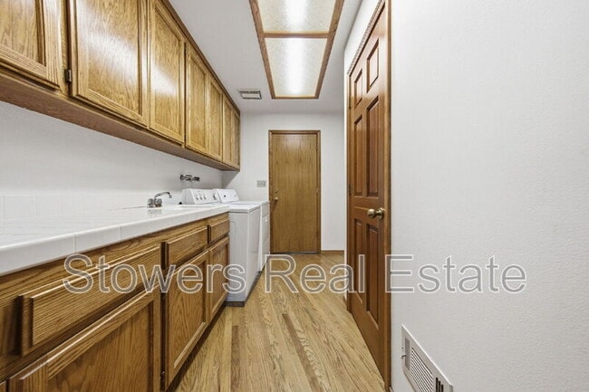 Building Photo - 618 Banister Ln