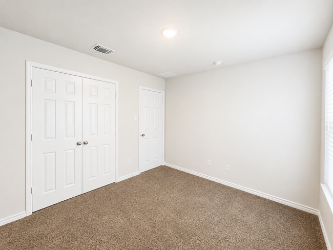 Building Photo - Available for Move-in June 10th!