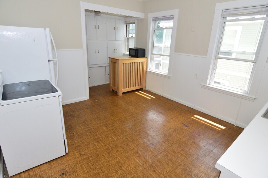 Building Photo - 100 Etna St