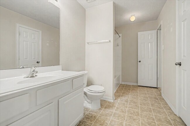Building Photo - 16011 Belleshire Glen Ln