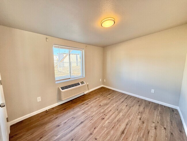 Building Photo - 2845 E 14th St