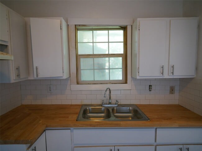 Building Photo - 6124 Goforth St