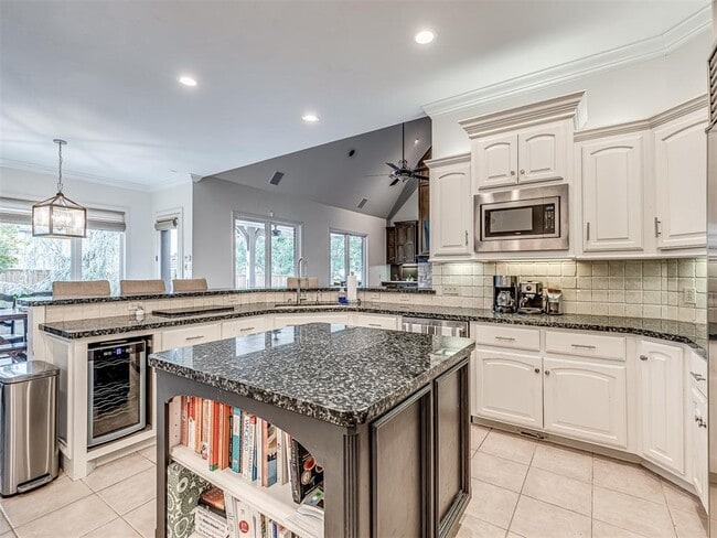 Building Photo - 3309 Shadow Valley Dr