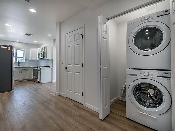 Building Photo - 938 E Waverly St