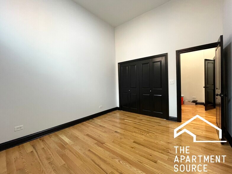 Building Photo - 2842 W Augusta Blvd