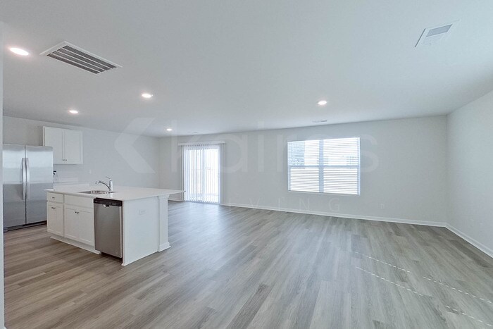 Building Photo - 125 Overstreet Way