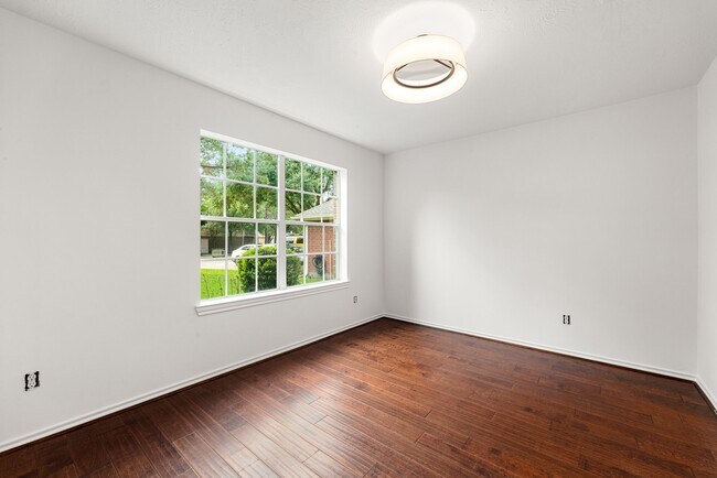 Building Photo - 3022 Glenthorpe Ln