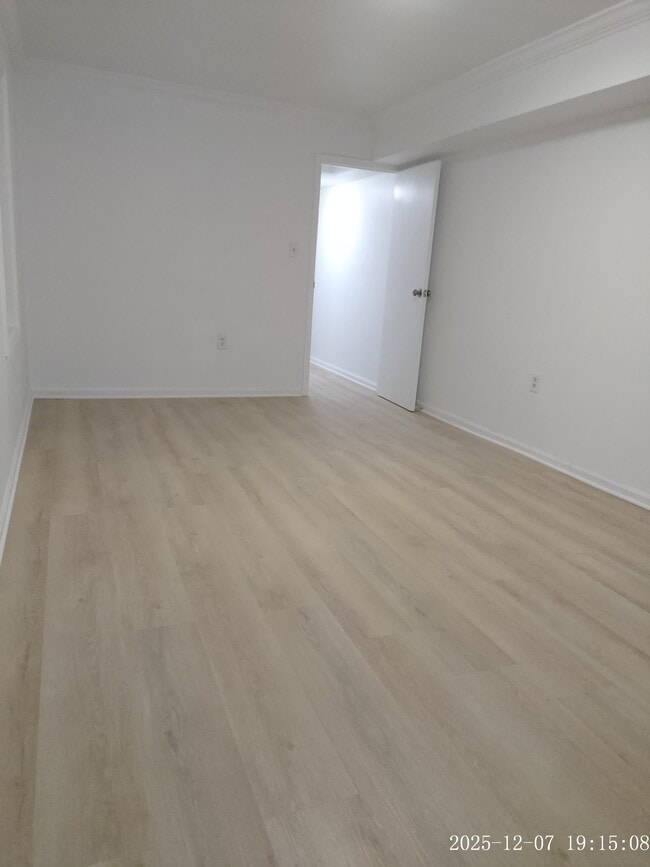 Building Photo - 1551 9th St NW