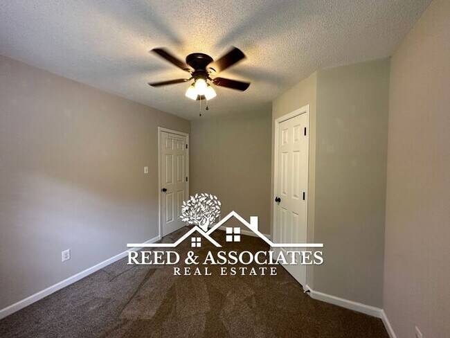 Building Photo - 3 Bedroom Near Gallaway, TN