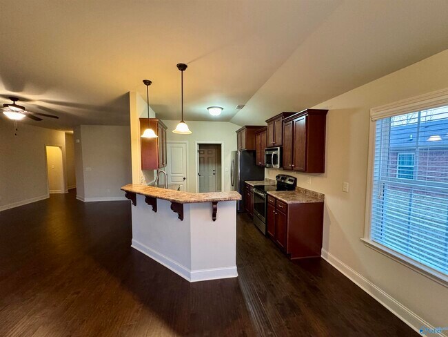 Building Photo - 102 Silvermoon Ln