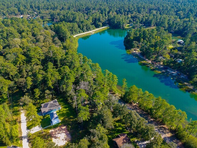 Building Photo - 15629 Holly Dr