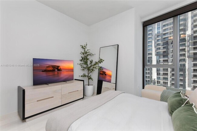 Building Photo - 300 Biscayne Blvd Way