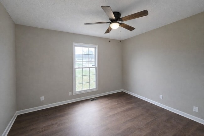 Building Photo - Beautiful 3 Bedroom 2 Bath Home