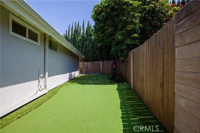 Building Photo - 1335 N Sarita Pl