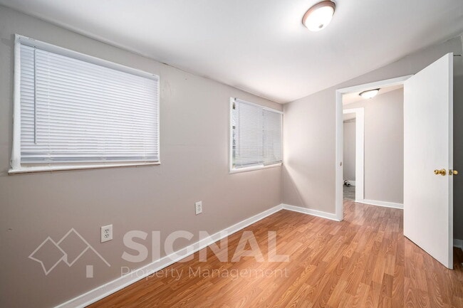 Building Photo - 529 Telford Ln