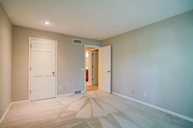 Building Photo - 11 Gray Birch Trl