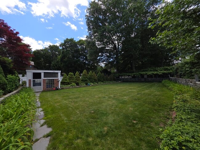 Building Photo - 97 White St