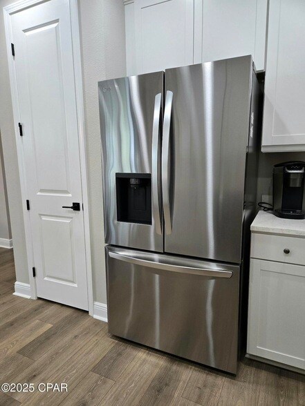 Building Photo - 8645 Weekend Dr