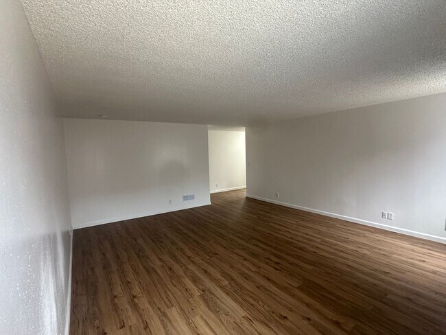 Building Photo - 547 De Leon Dr