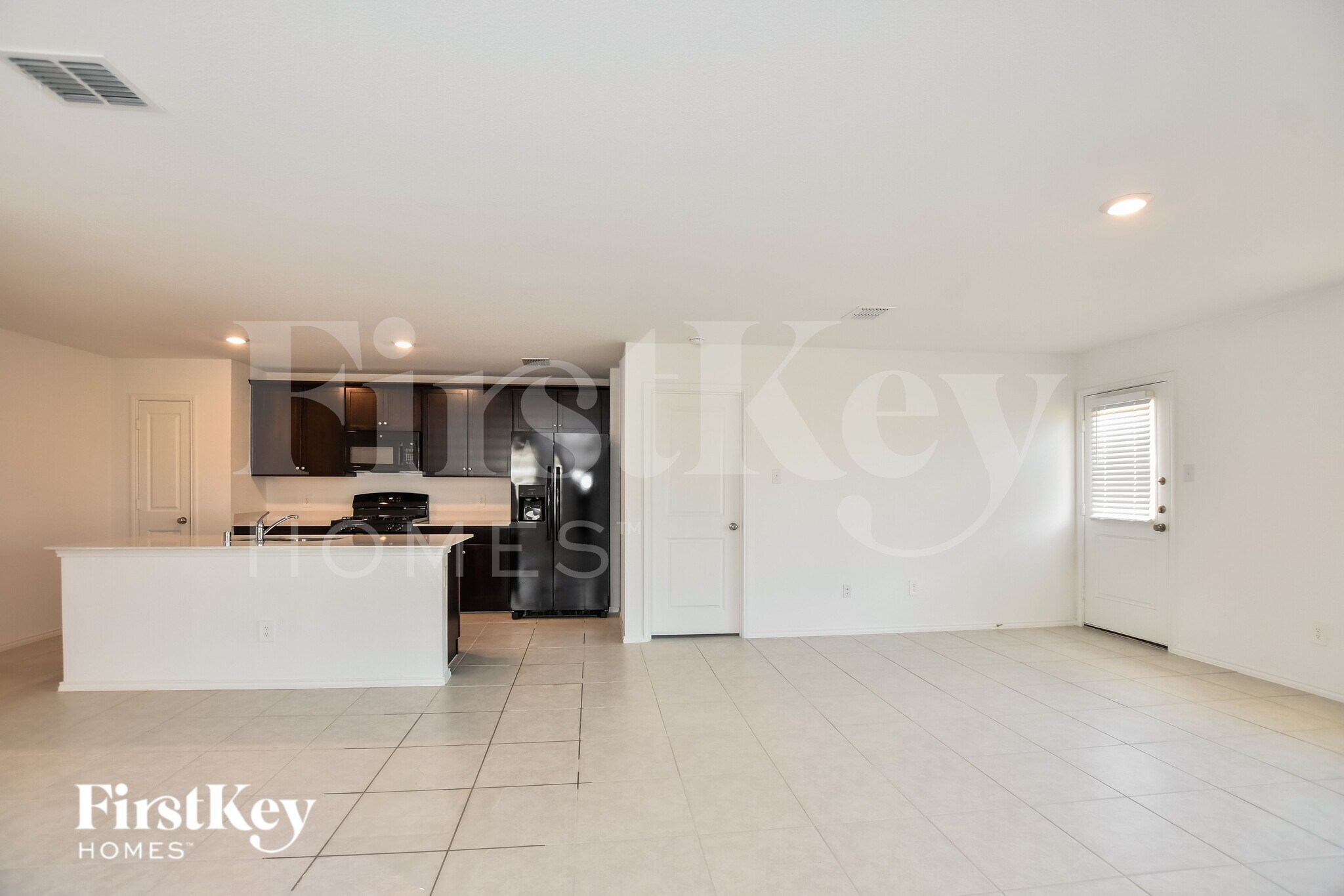 Building Photo - 1061 Crestview Dr