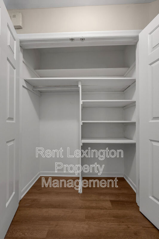 Building Photo - 833 Malabu Dr