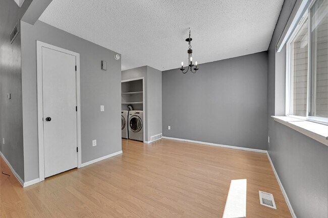 Building Photo - $2,800 - 3 Bed,  2.5 Bath Townhome in Arva...