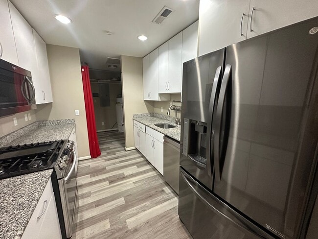 Building Photo - 3 Bedroom, 2 Bath Home in Golden Springs
