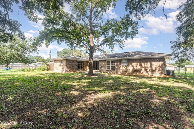 Building Photo - 2805 Stagecoach Dr