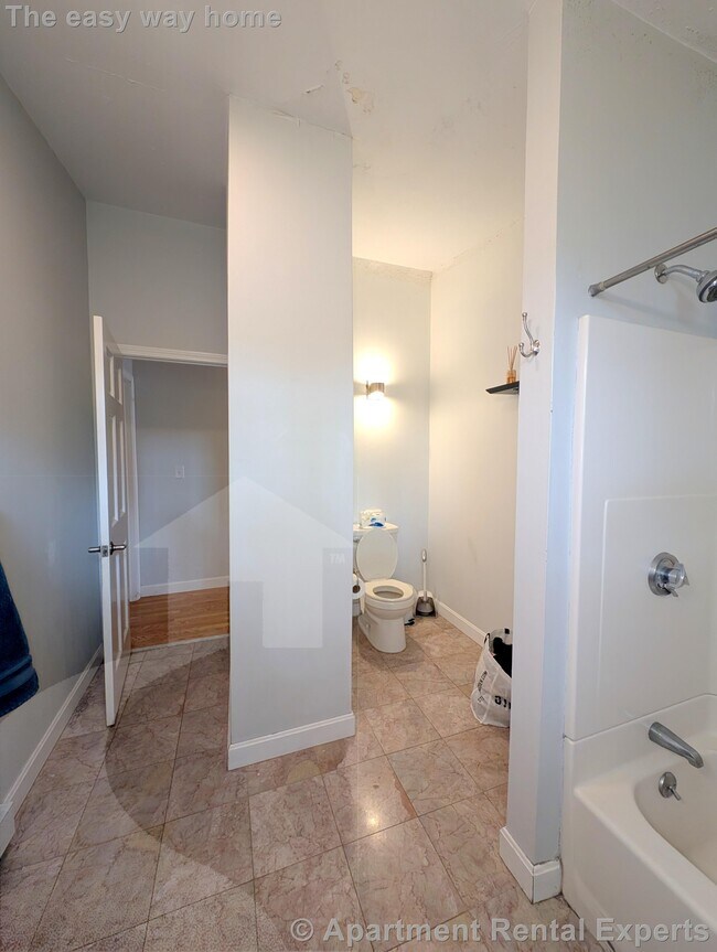 Building Photo - 16 Curtis Ave