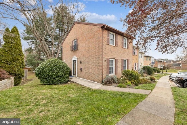 Building Photo - 215 Commons Dr NW