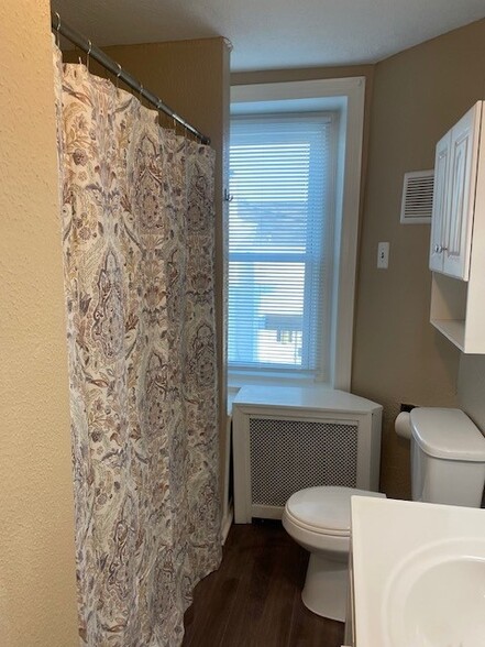 Building Photo - 7036 Ridge Ave