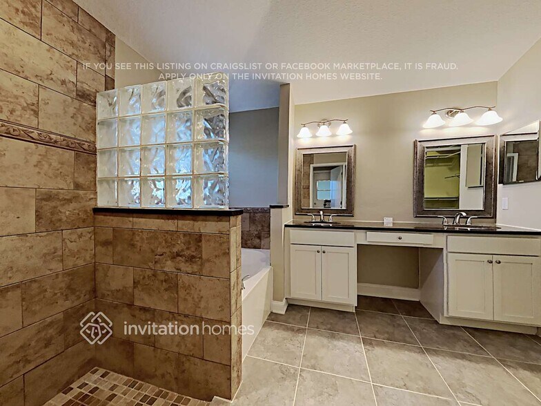 Building Photo - 3169 Floral Way E