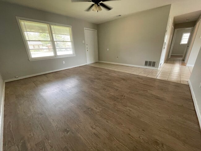 Building Photo - 1907 70th St