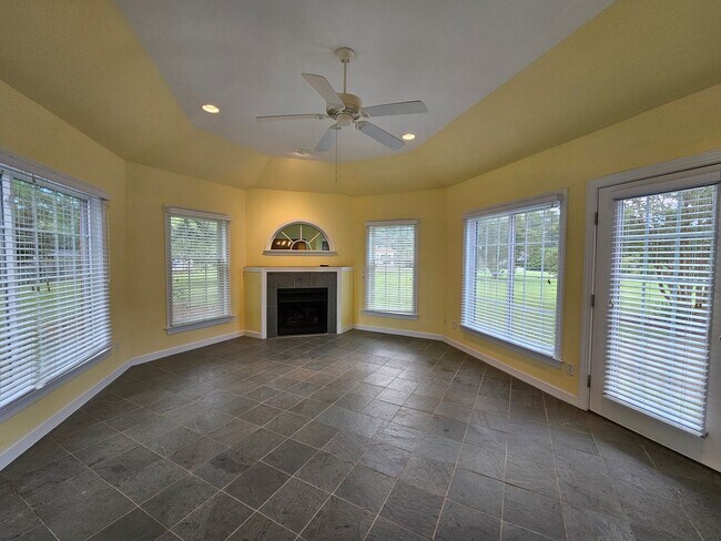 Building Photo - WITCH DUCK POINT