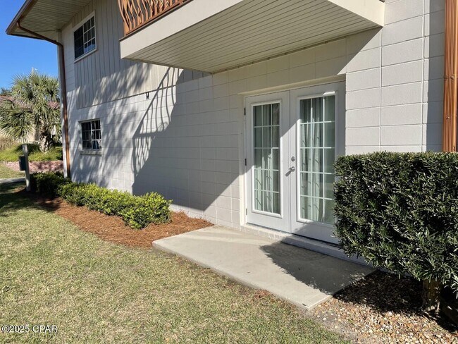 Building Photo - 2100 W Beach Dr