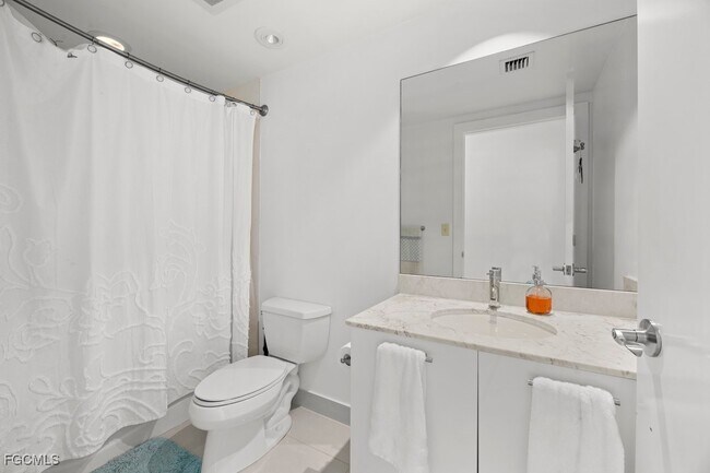 Building Photo - 3000 Oasis Grand Blvd