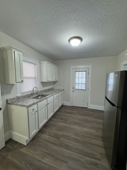 Building Photo - 834 N Jefferson St